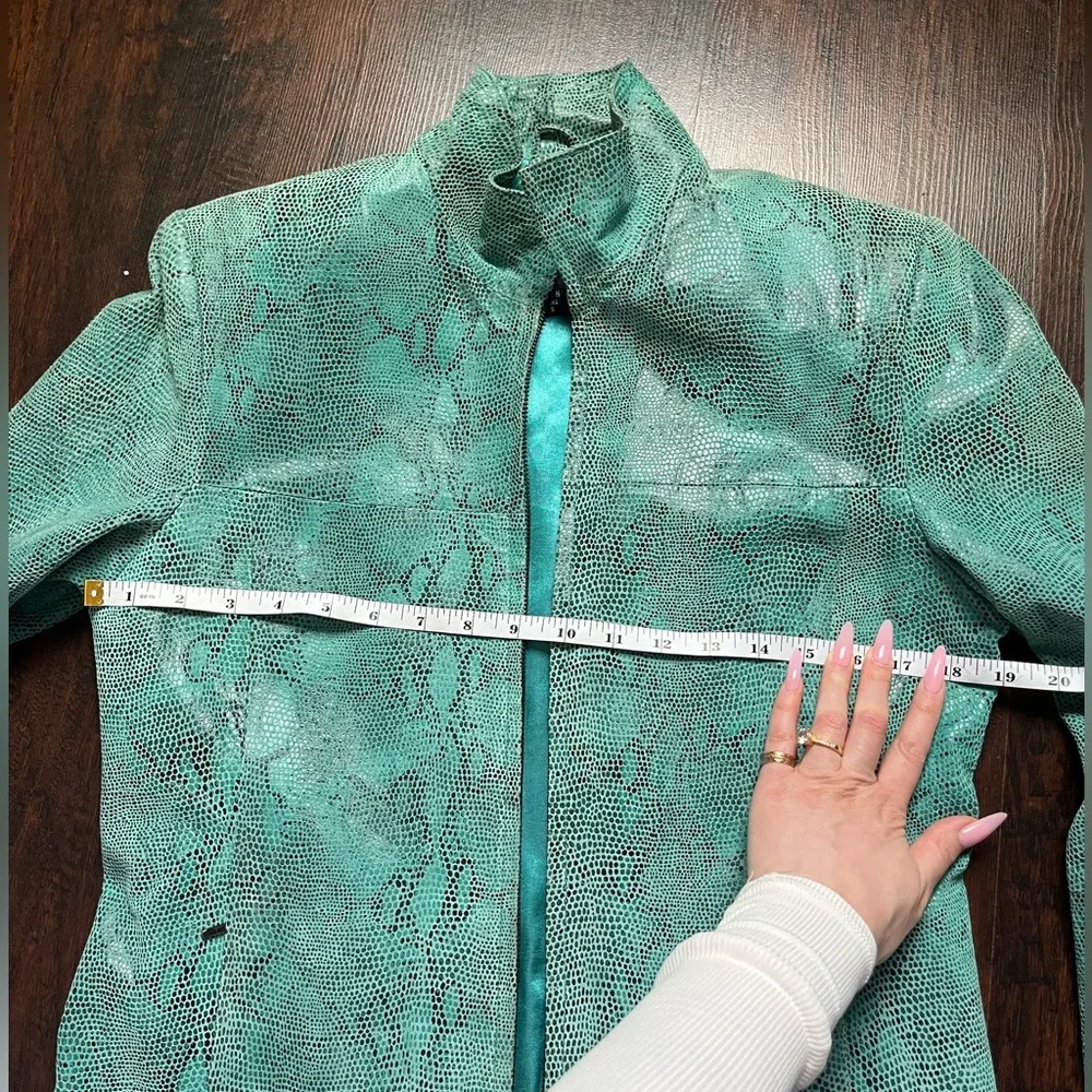 SOLD‼️BERNARDO GENUINE LEATHER JACKET BLUE PYTHON SNAKE PRINT POCKETS SILK - Picture 7 of 9